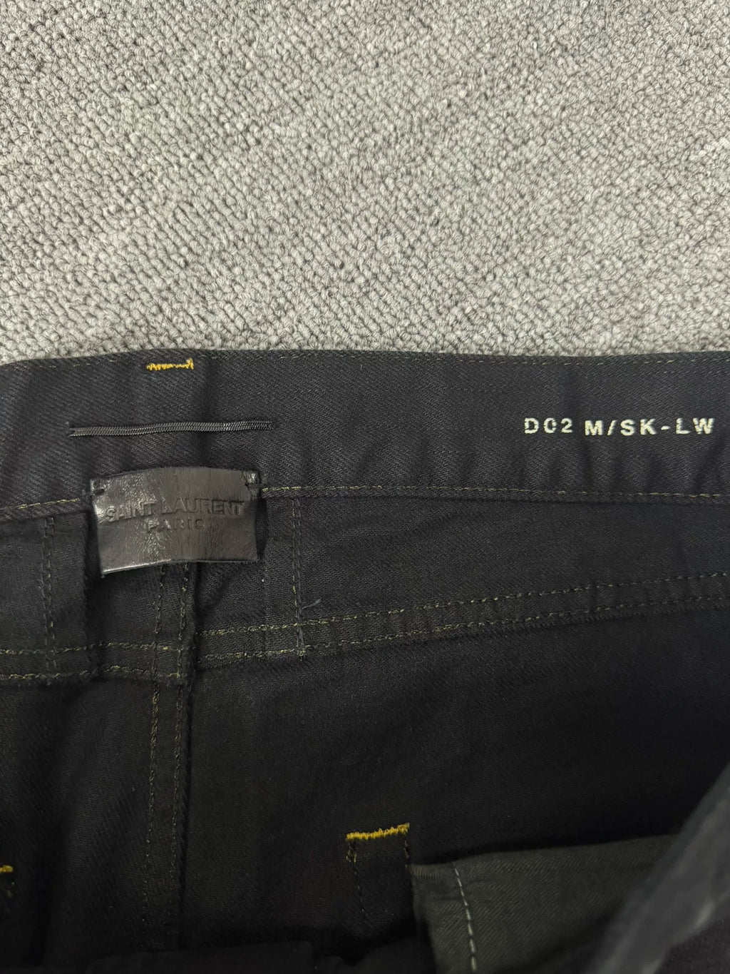 Saint Laurent Slp16fwd02 Black Distressed Jeans