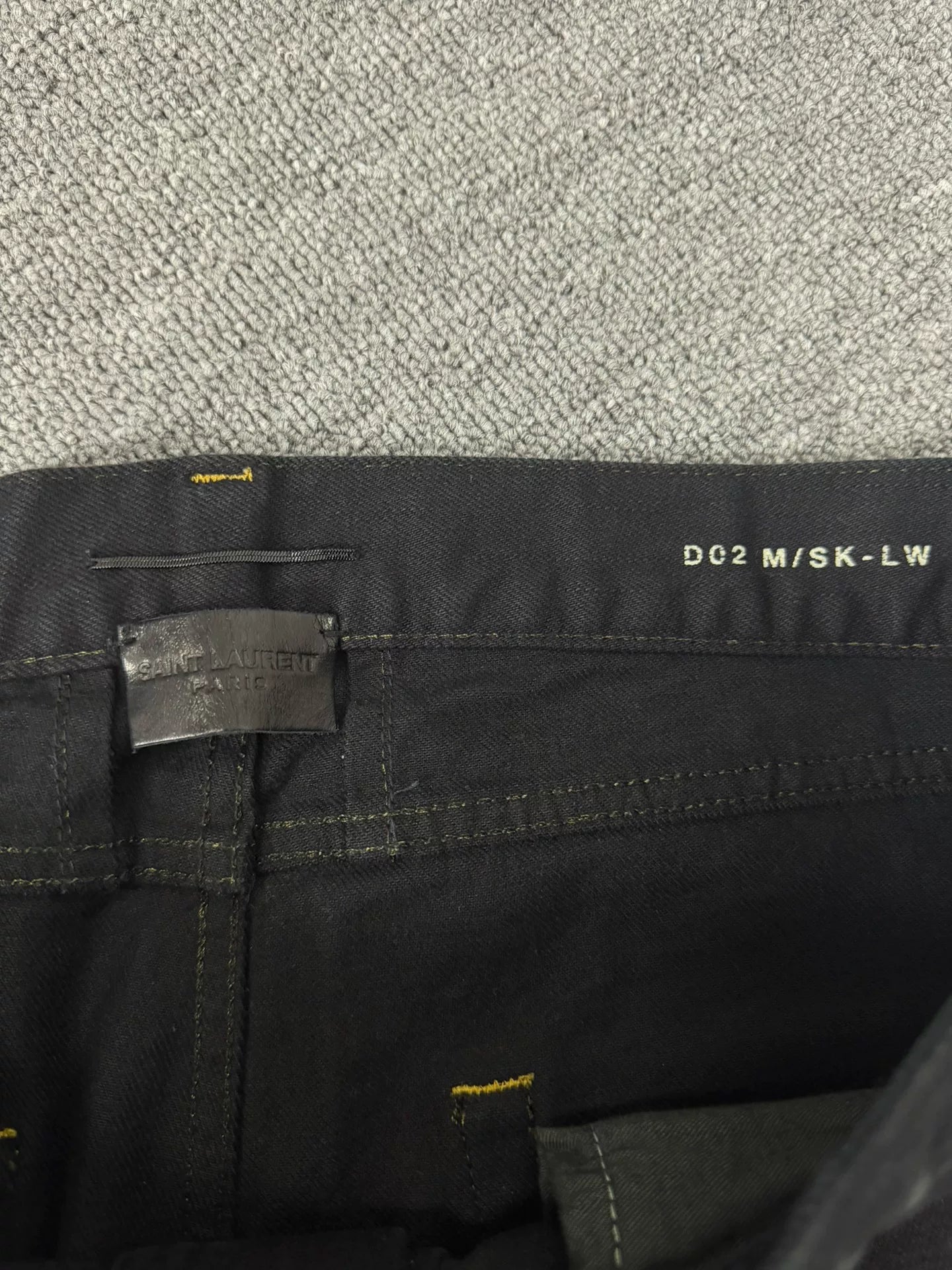 Saint Laurent Slp16fwd02 Black Distressed Jeans
