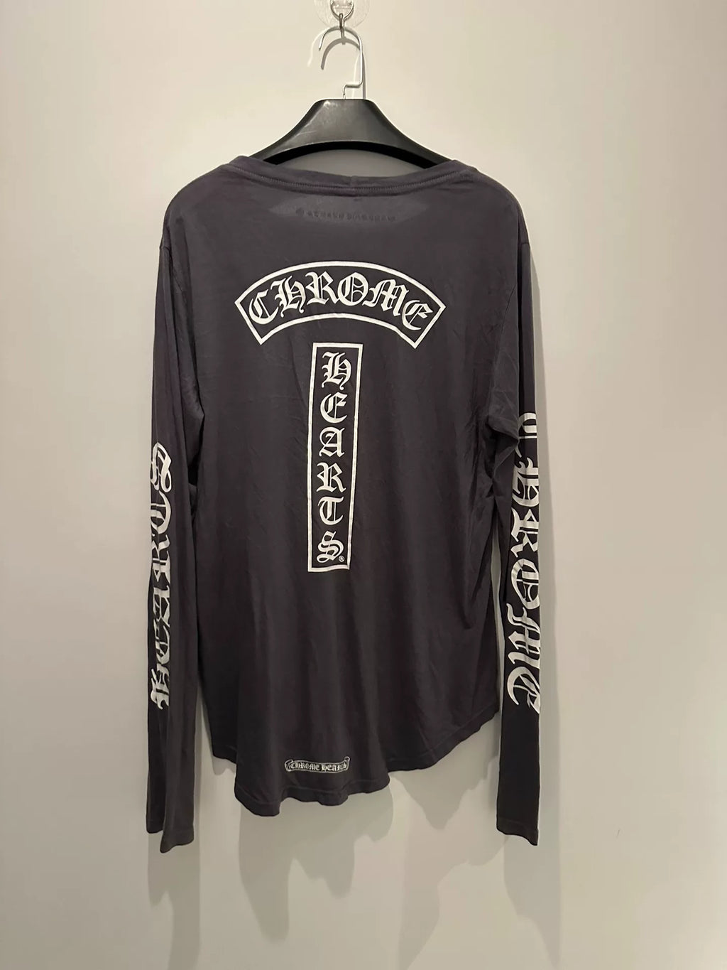 Chrome Hearts gray arm Sanskrit horseshoe T-bar long-sleeve shirt