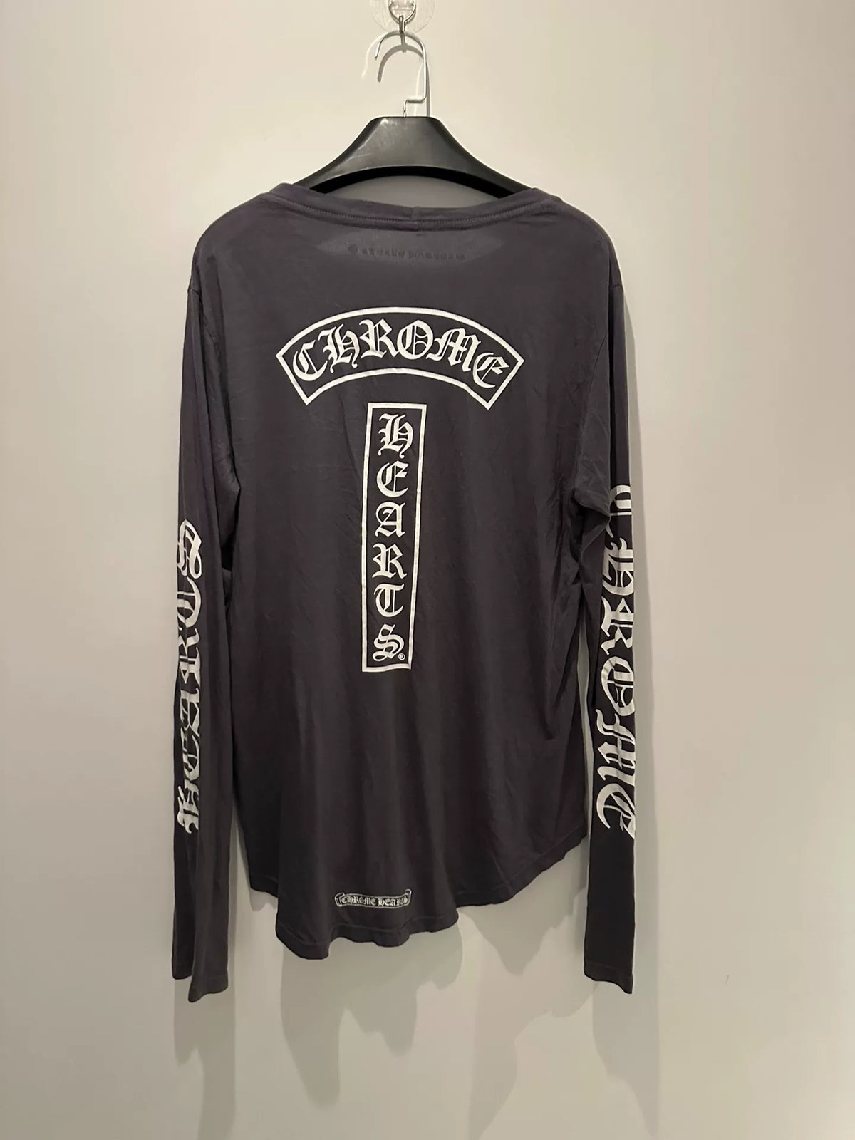 Chrome Hearts gray arm Sanskrit horseshoe T-bar long-sleeve shirt