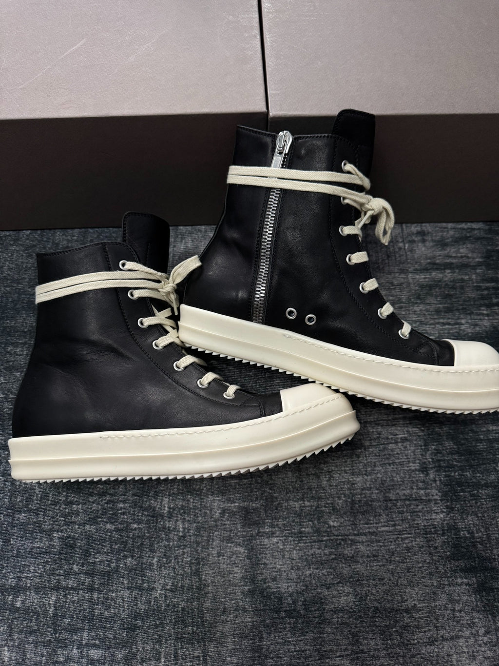 Rick Owens Shorts Leather High-Top Sneakers