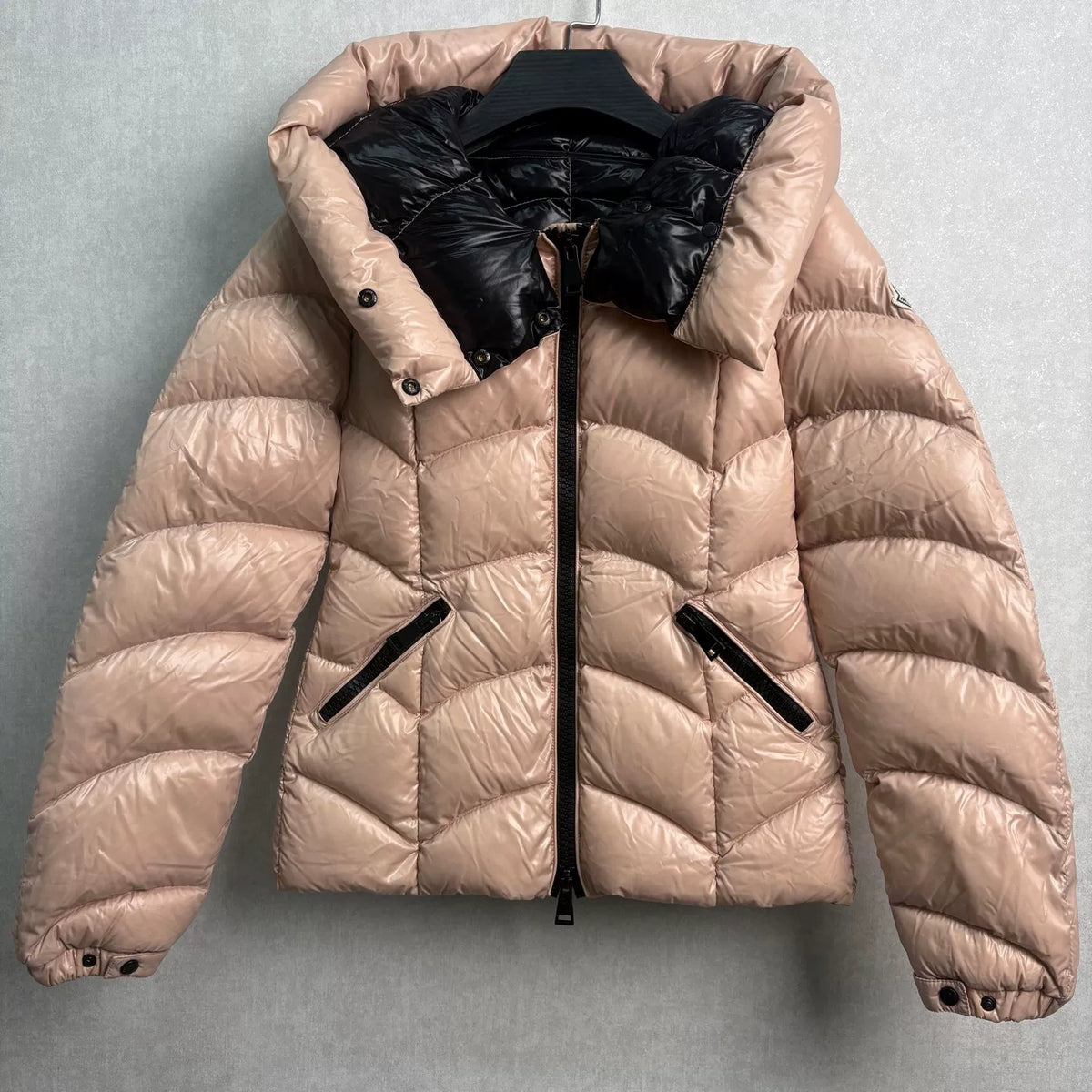 Moncler Akebia Black Short Slim Down Jacket