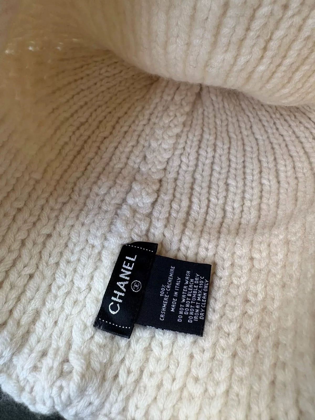 Chanel Off-White Pineapple Double C Cashmere Beanie