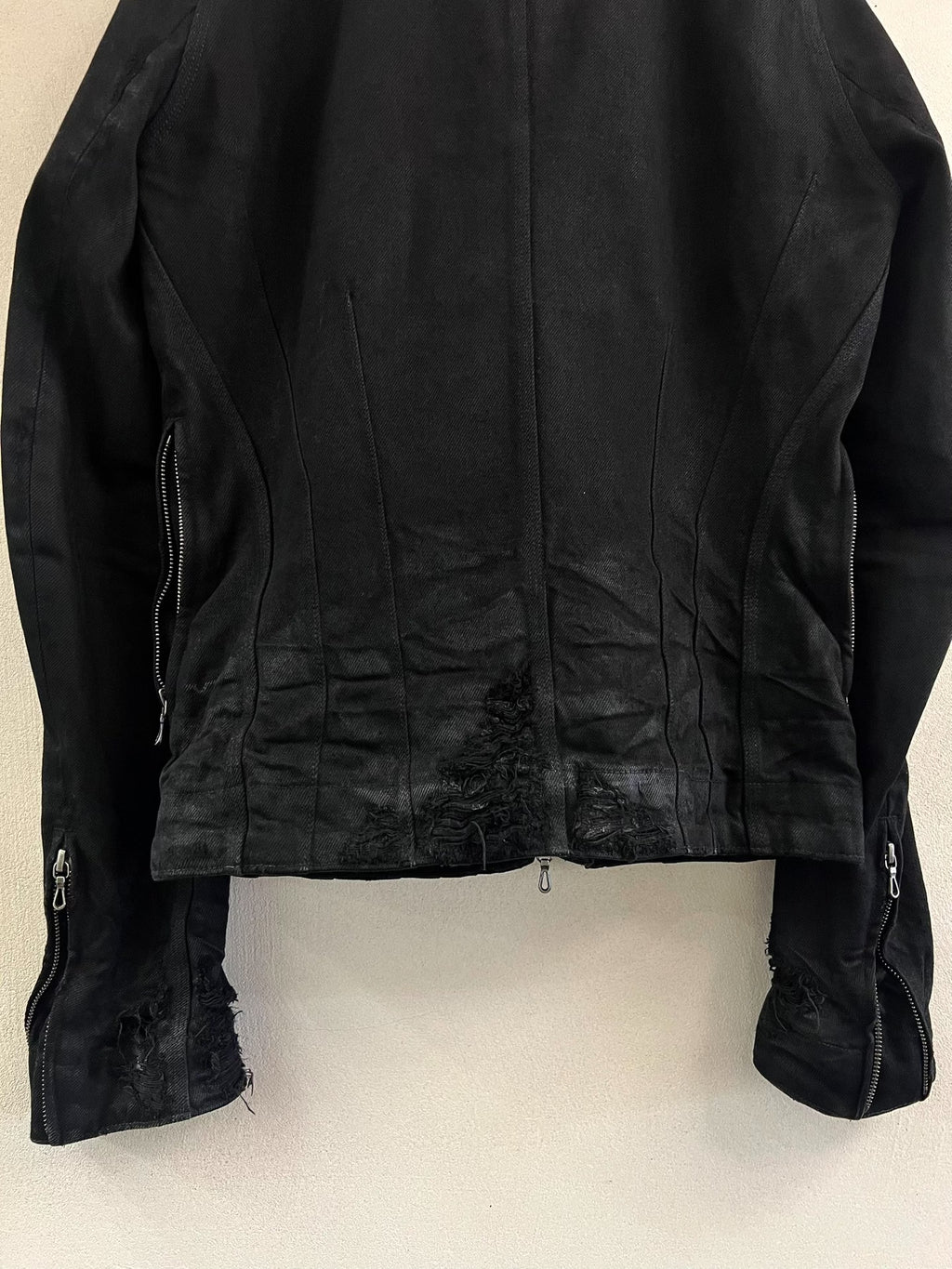 Julius_7 Brushed Wax-Coated Distressed Denim Jacket