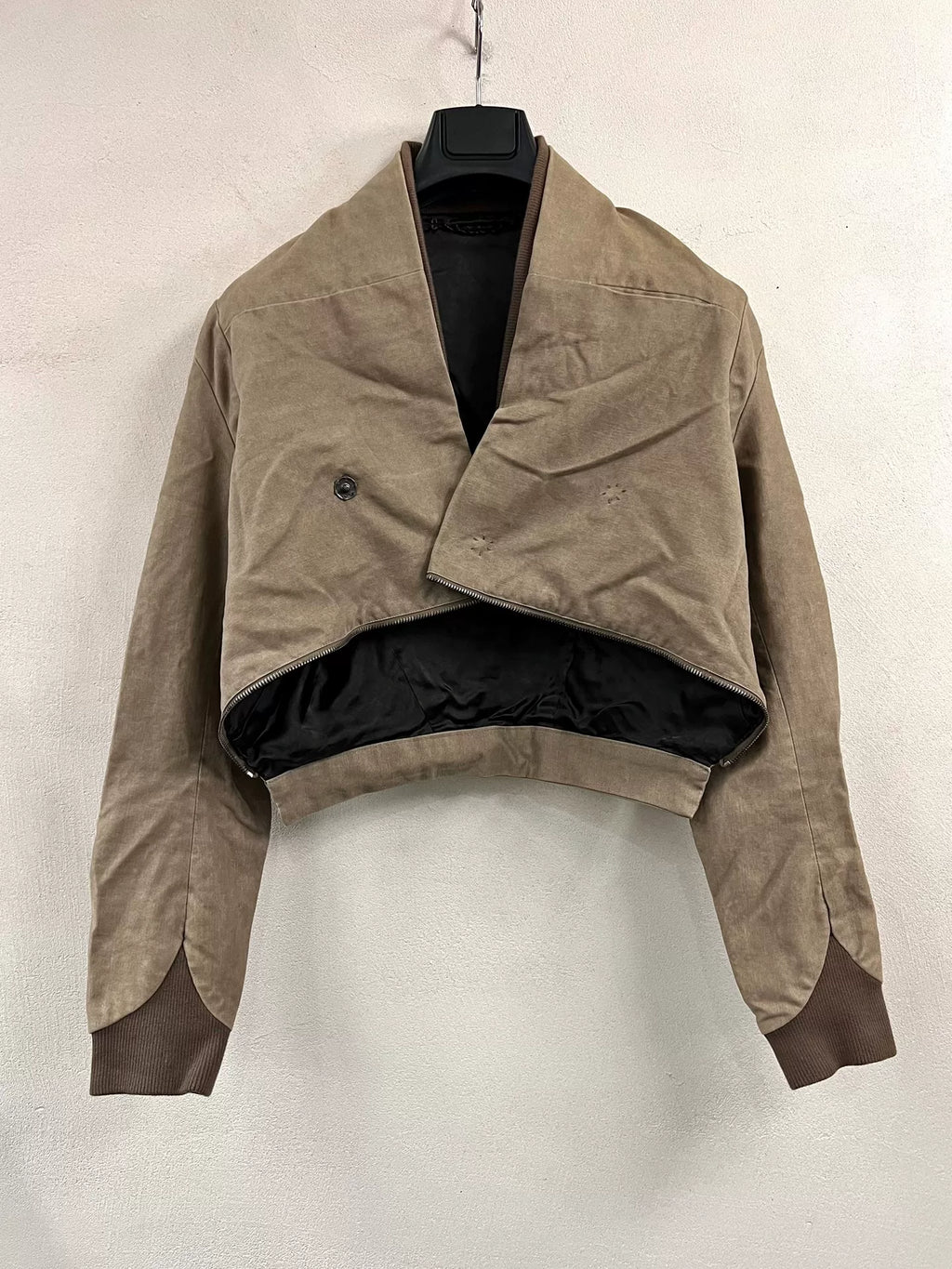 Julius_7 Short Cropped Asymmetric Cape Jacket