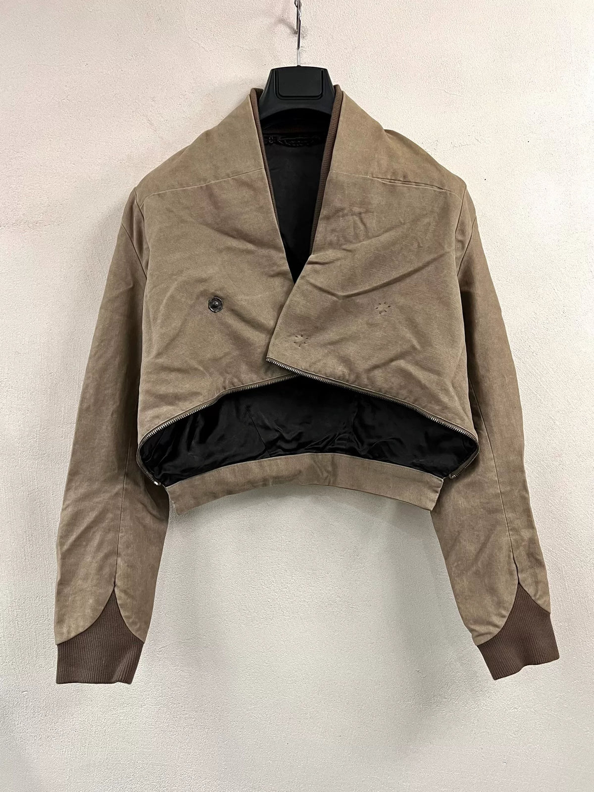 Julius_7 Short Cropped Asymmetric Cape Jacket