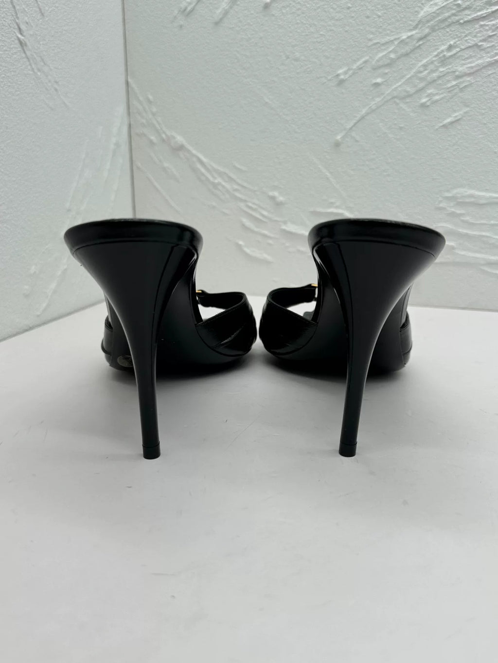 Saint Laurent 2026 Black Gold Logo Pointed-Toe Heels