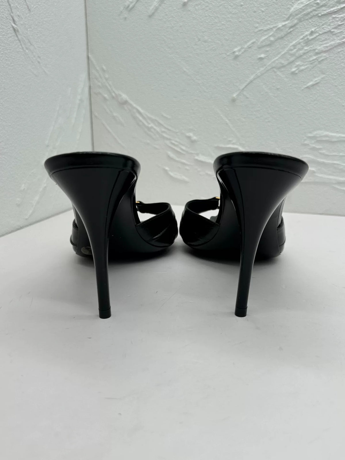 Saint Laurent 2026 Black Gold Logo Pointed-Toe Heels