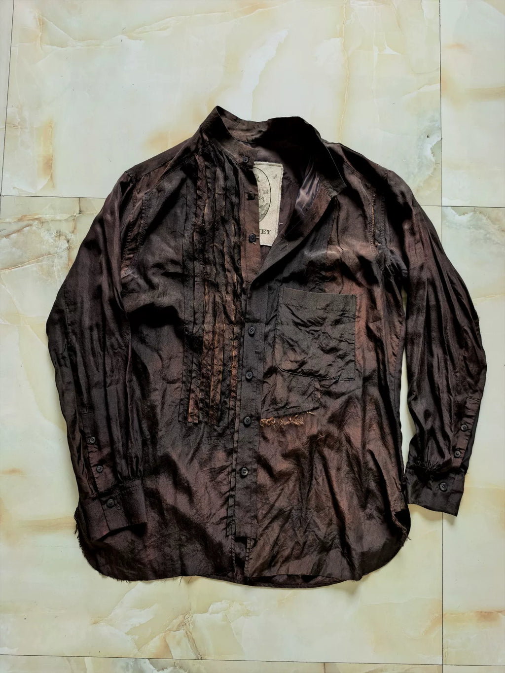 ziggy chen 23ss This is a cold-dyed rust-red accordion-pleated long-sleeved shirt