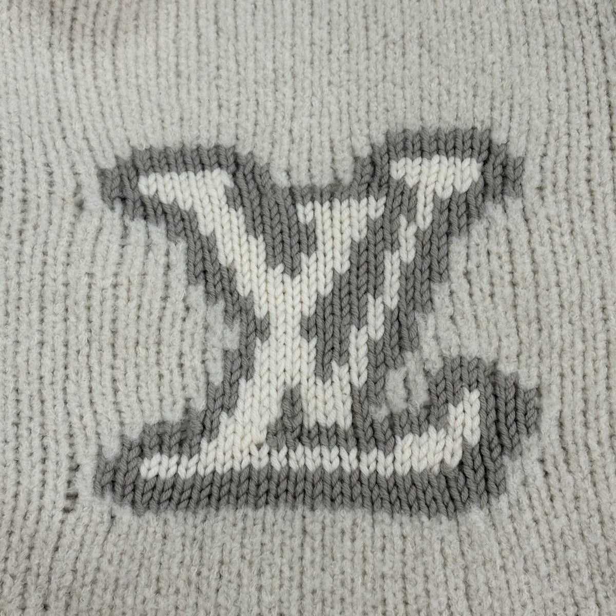 Louis Vuitton LV 2025 new model off-white embroidered teddy sweater