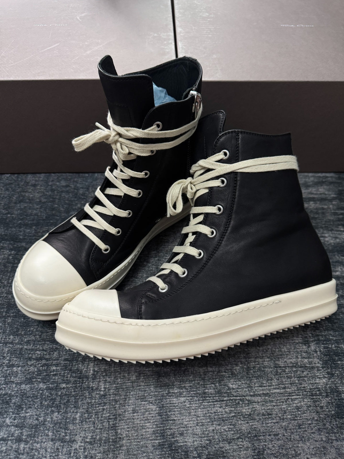 Rick Owens Shorts Leather High-Top Sneakers