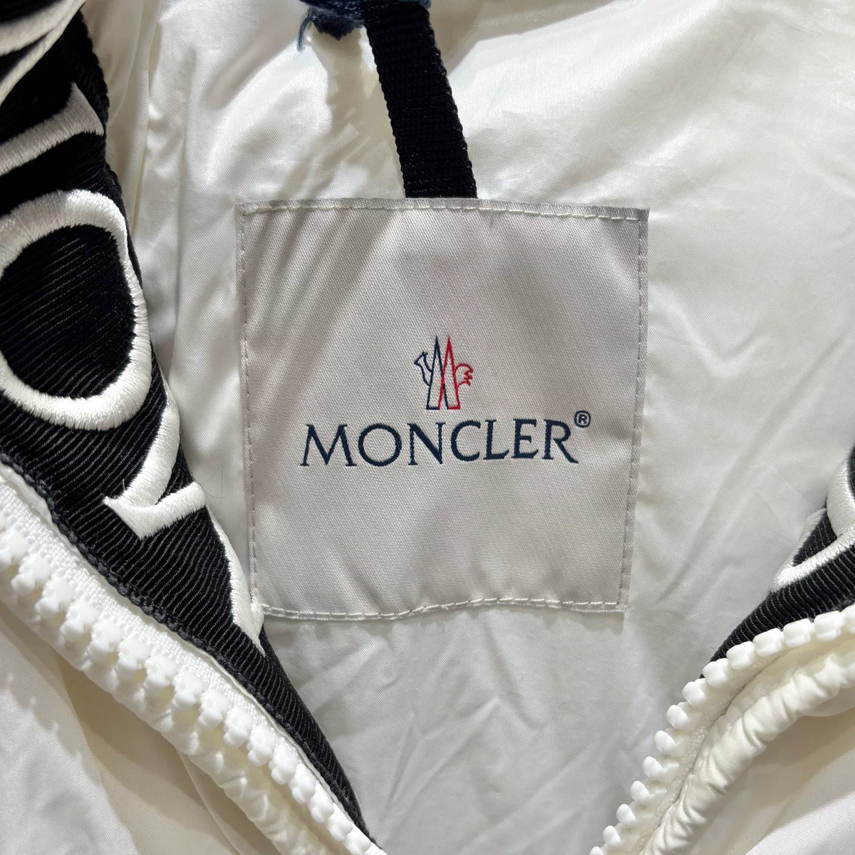 Moncler Baronnies White Heavy Letter Embroidery Logo Tape Zip-Up Hooded Nylon Down Jacket