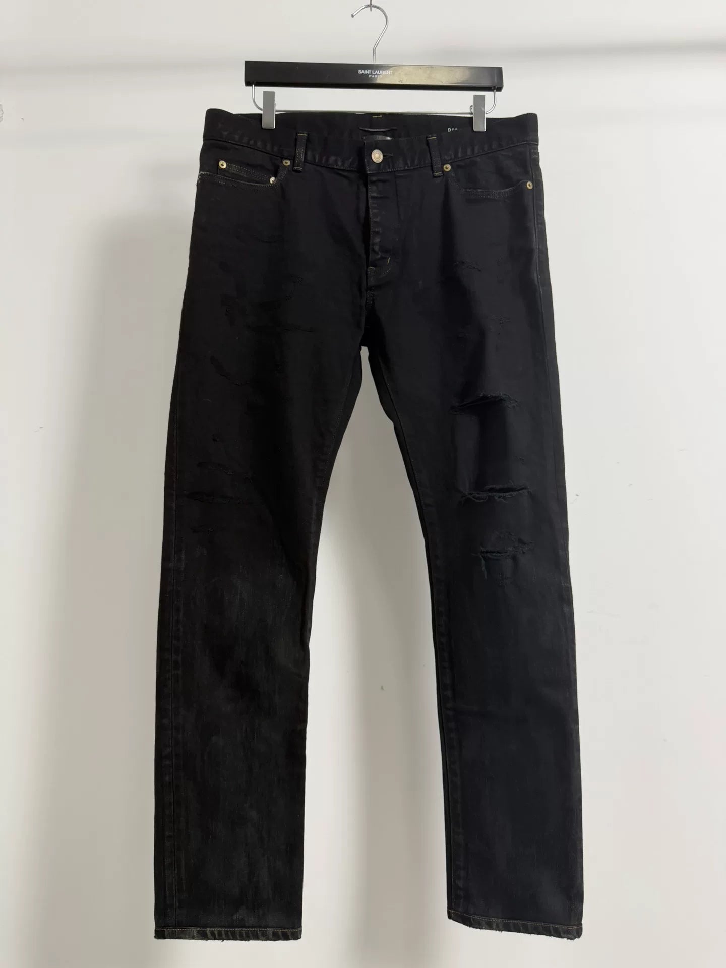 Saint Laurent Slp16fwd02 Black Distressed Jeans
