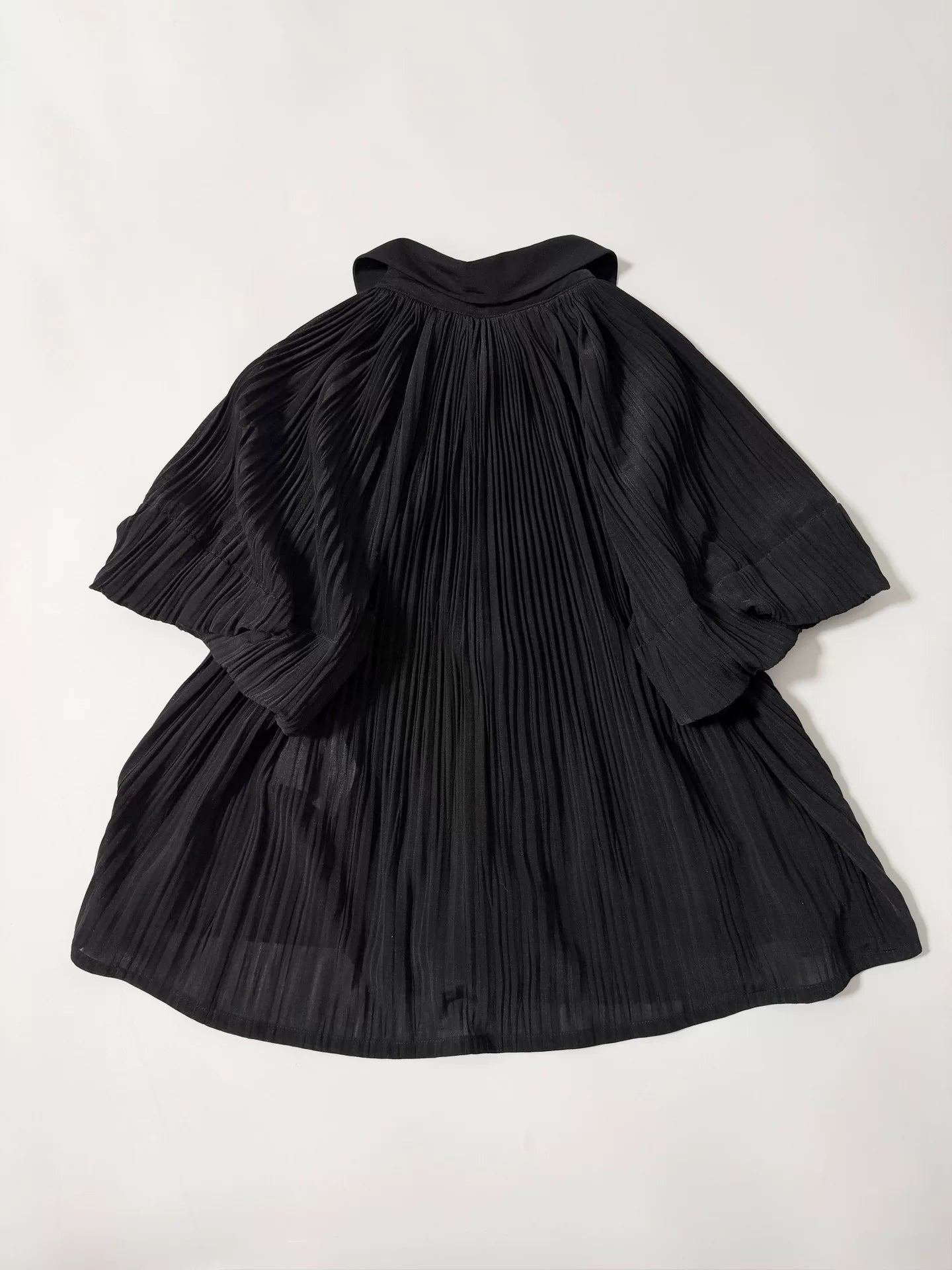 Comme Des Garcons Pleated Round Collar Shirt - Devines