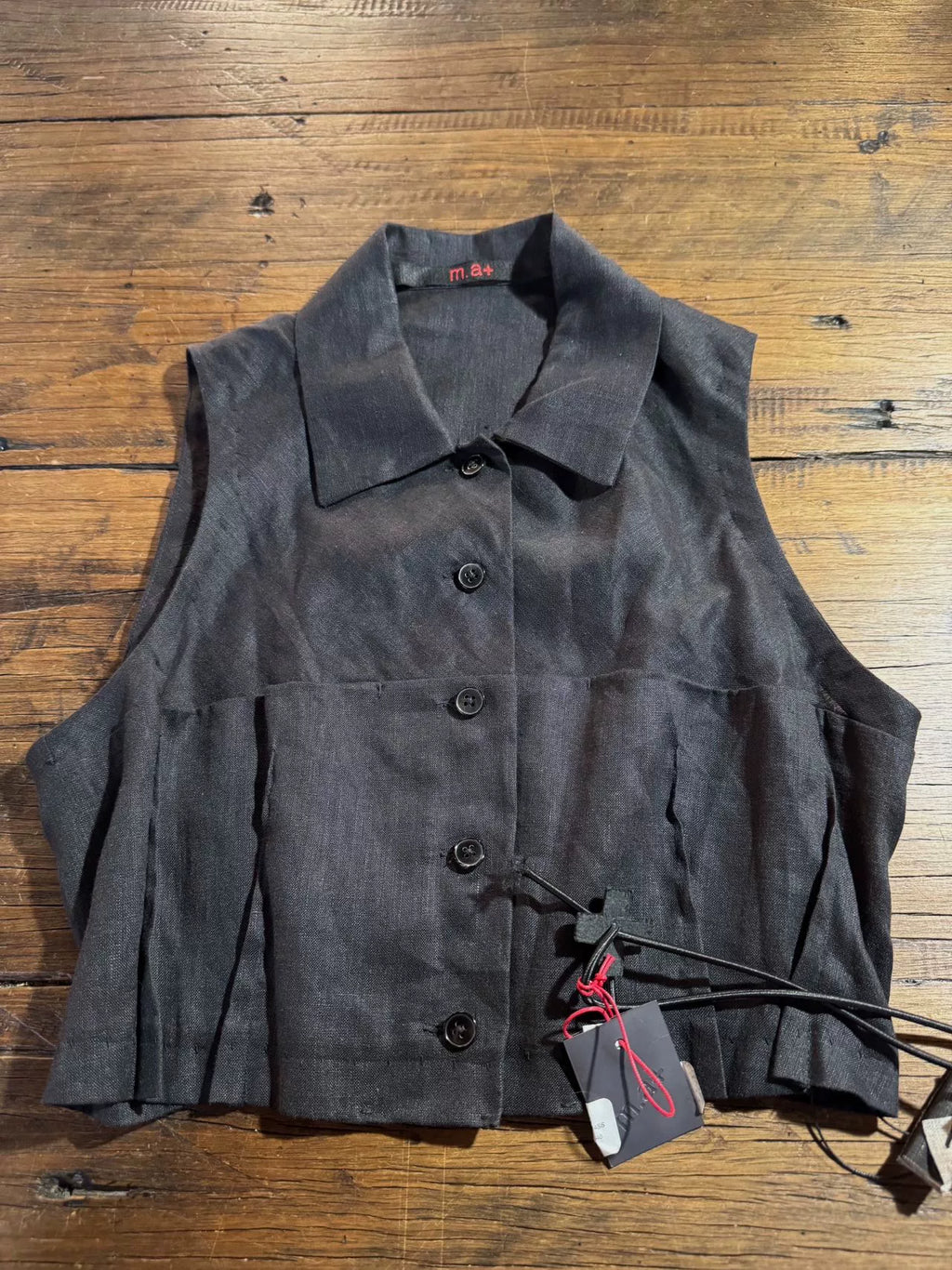 M.A+ SS24 Black Sleeveless Pleated Cropped Linen Shirt