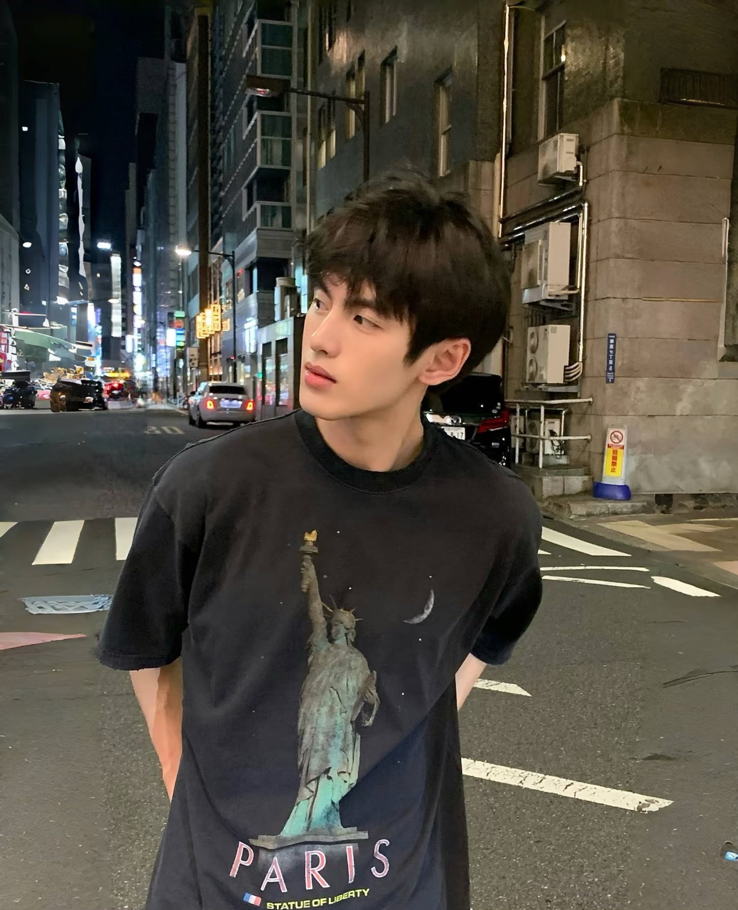 Balenciaga Statue of Liberty Print Distressed Short-Sleeve T-Shirt