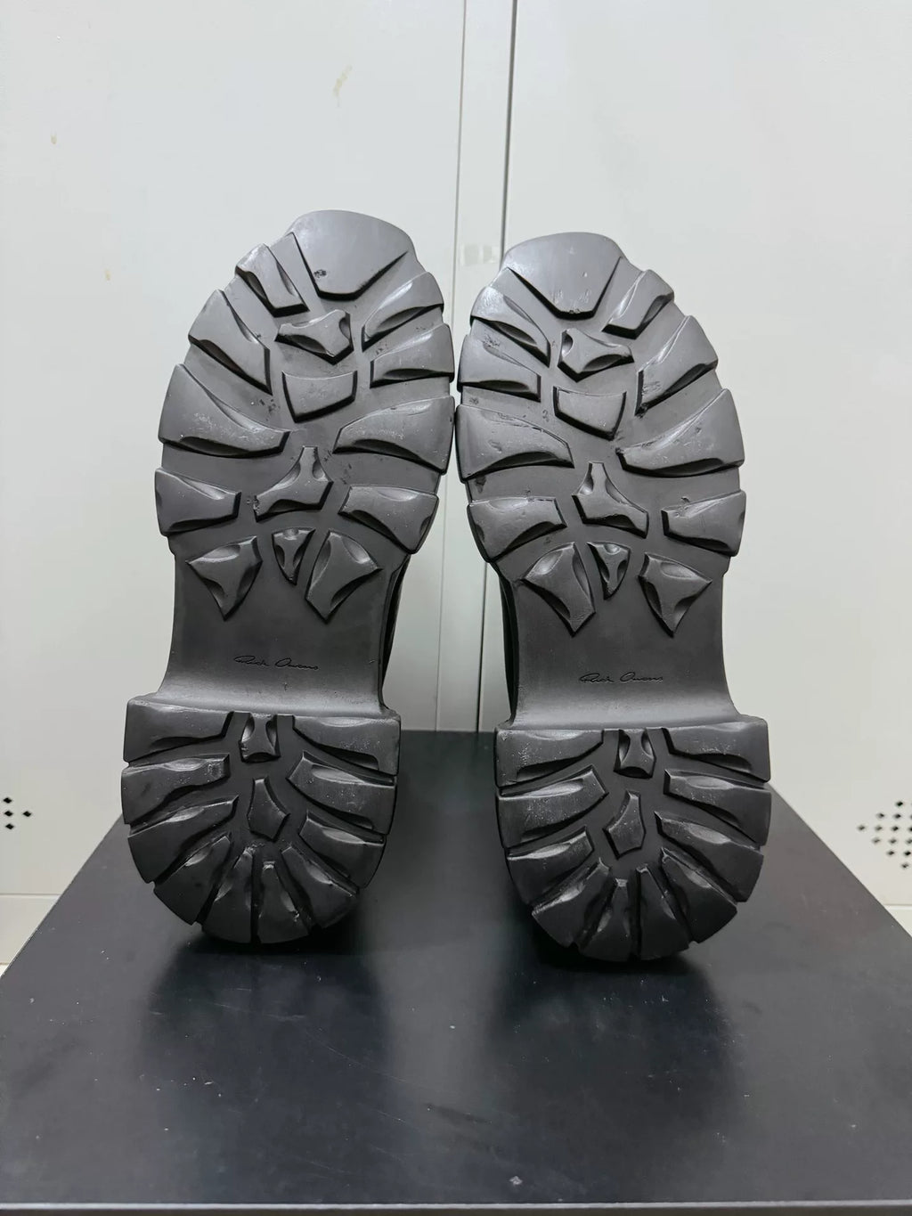 Rick Owens Beatle Mega Tractor Octopus Sole Chelsea Boots