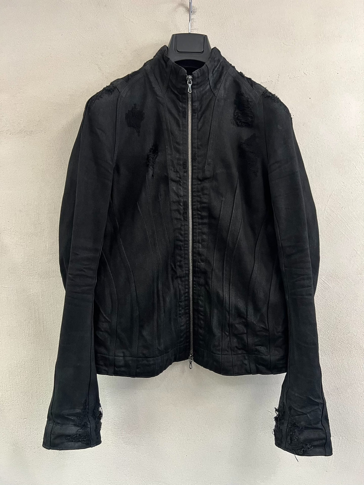 Julius_7 Brushed Wax-Coated Distressed Denim Jacket
