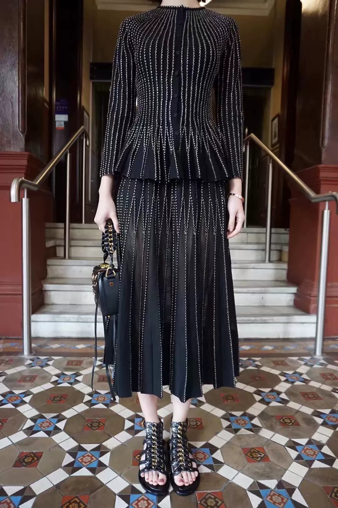 Alexander McQueen Black Metal Ring Square Box Tote Bag