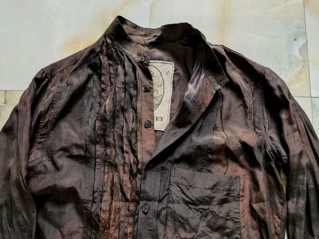 ziggy chen 23ss This is a cold-dyed rust-red accordion-pleated long-sleeved shirt