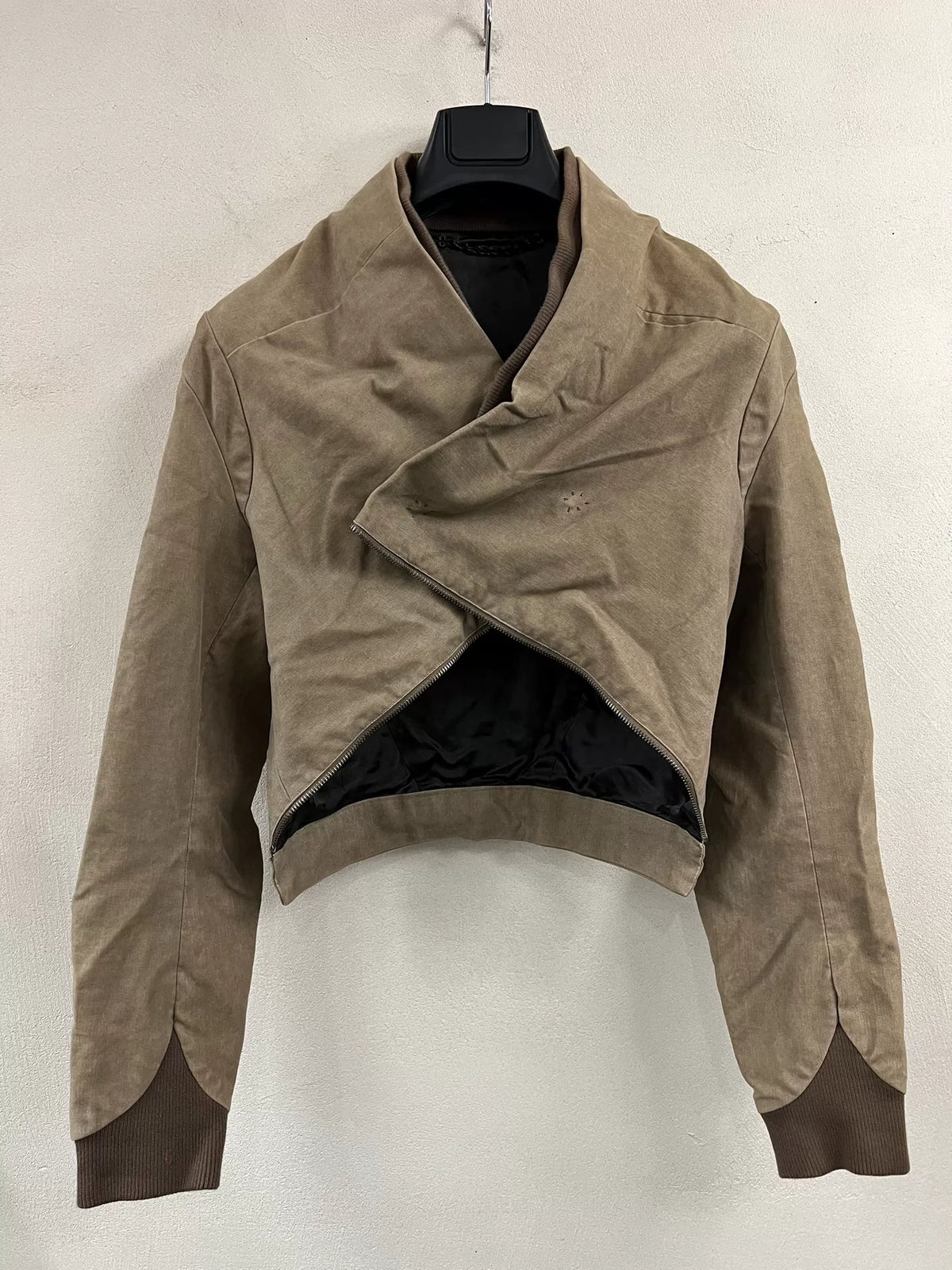 Julius_7 Short Cropped Asymmetric Cape Jacket