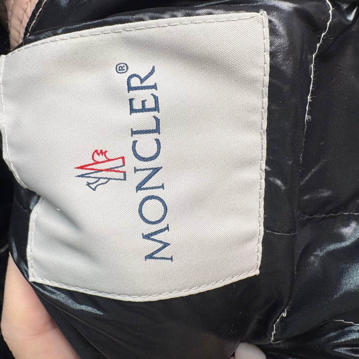 Moncler Akebia Black Short Slim Down Jacket