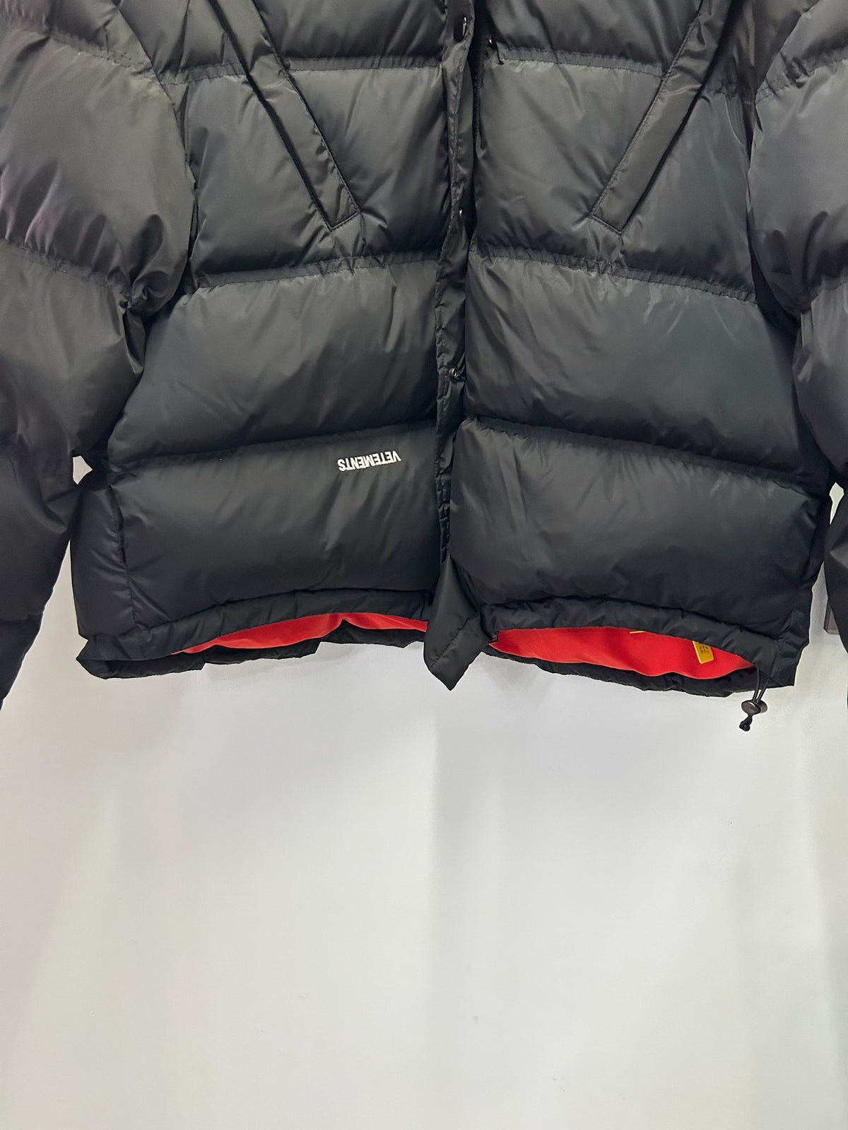 Vetements 19AW Inverted Dirty Label Wide-Shoulder Down Puffer Jacket Bomber