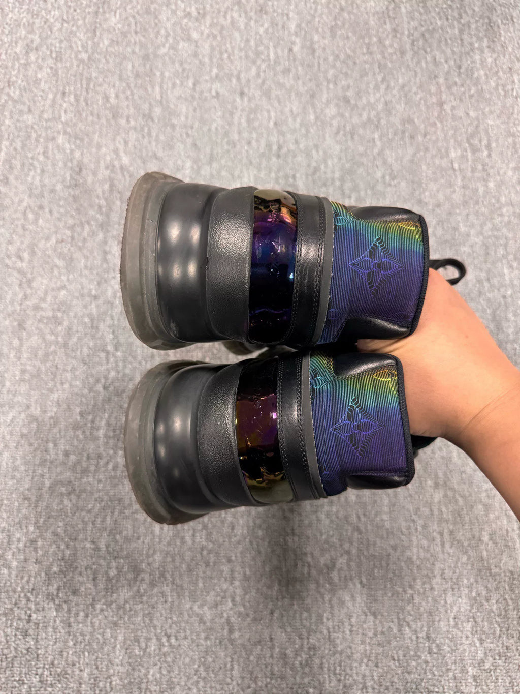 Louis Vuitton RUN AWAY Heat-Sensitive Sneakers