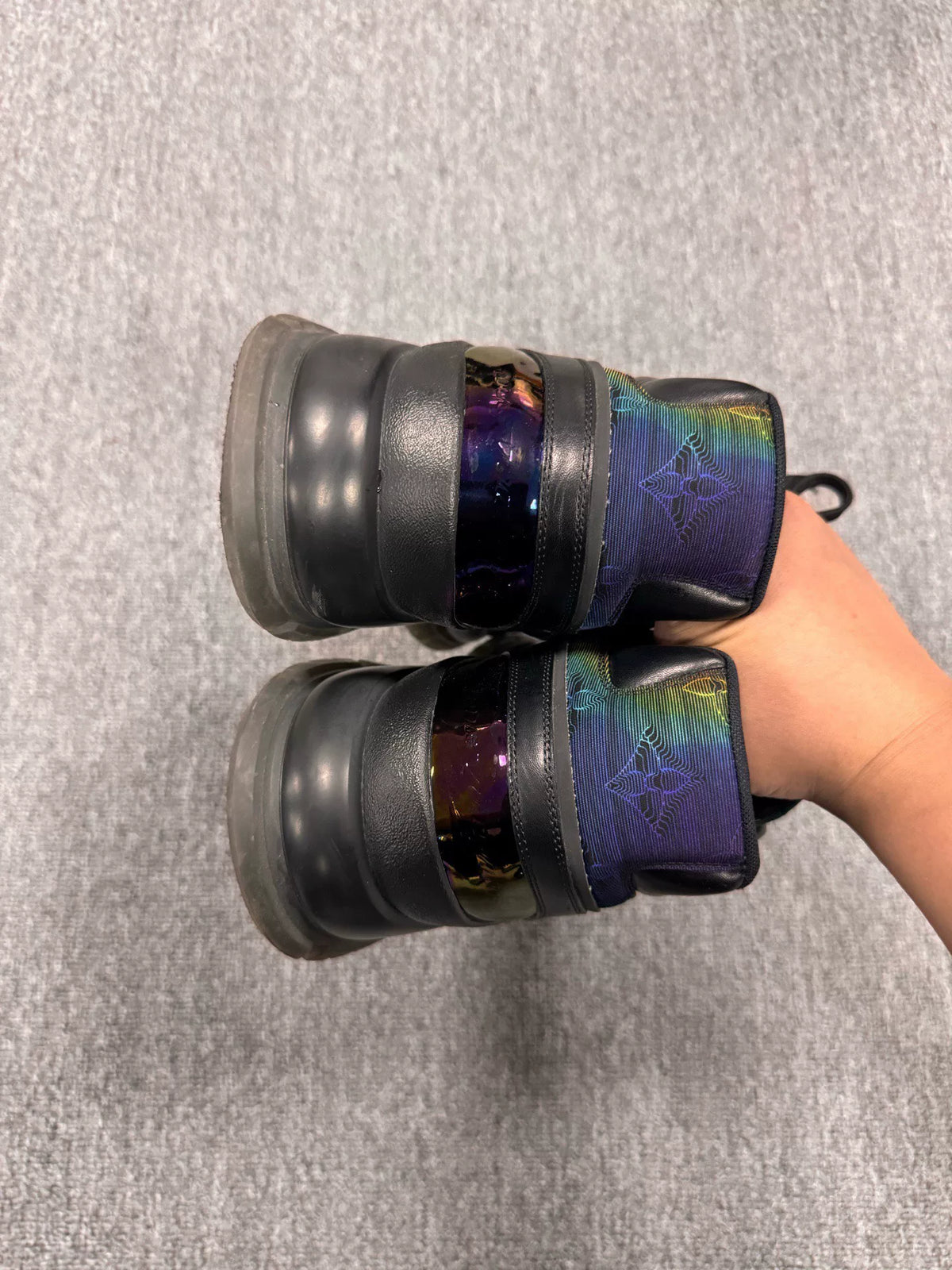 Louis Vuitton RUN AWAY Heat-Sensitive Sneakers