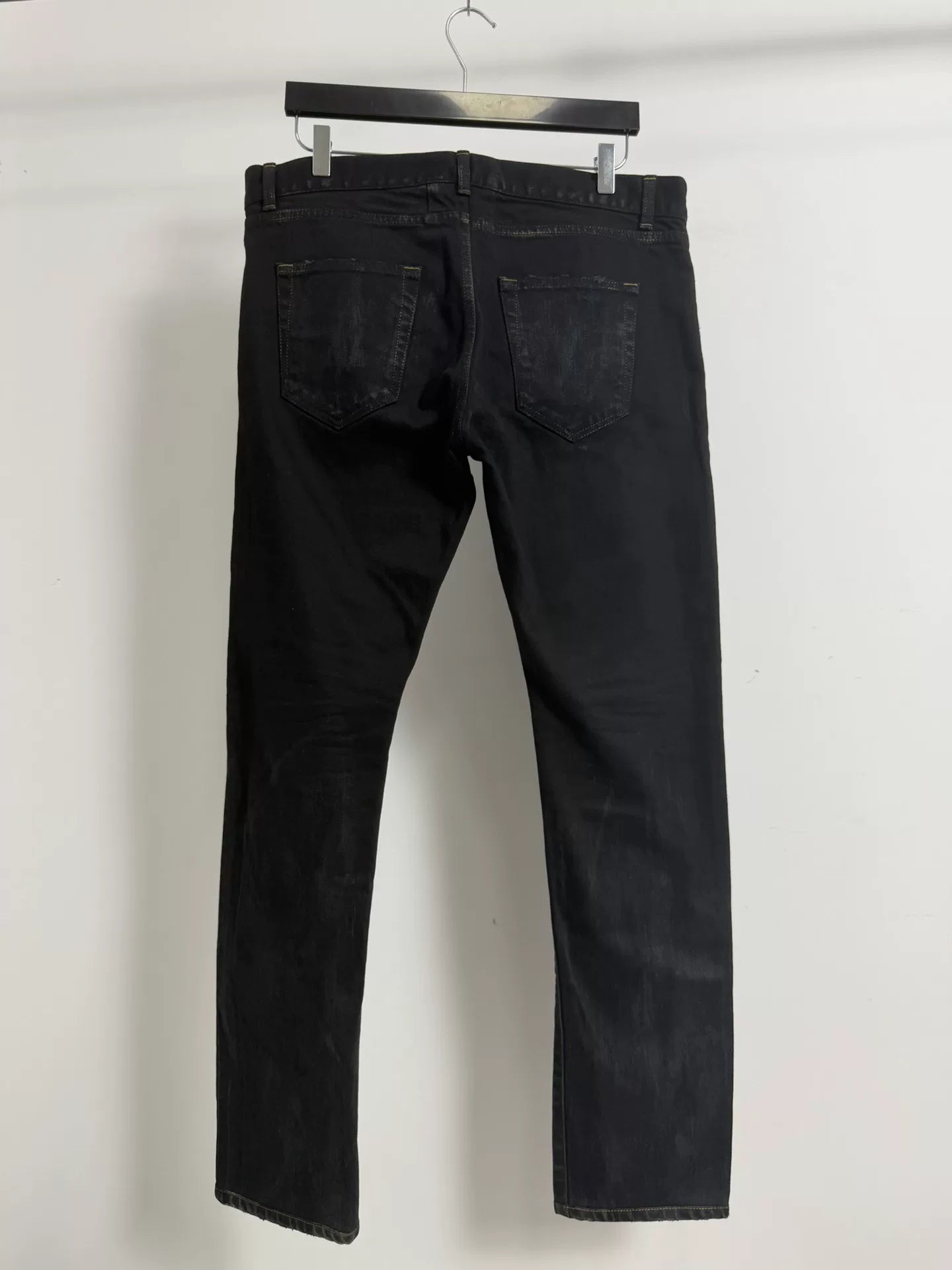 Saint Laurent Slp16fwd02 Black Distressed Jeans