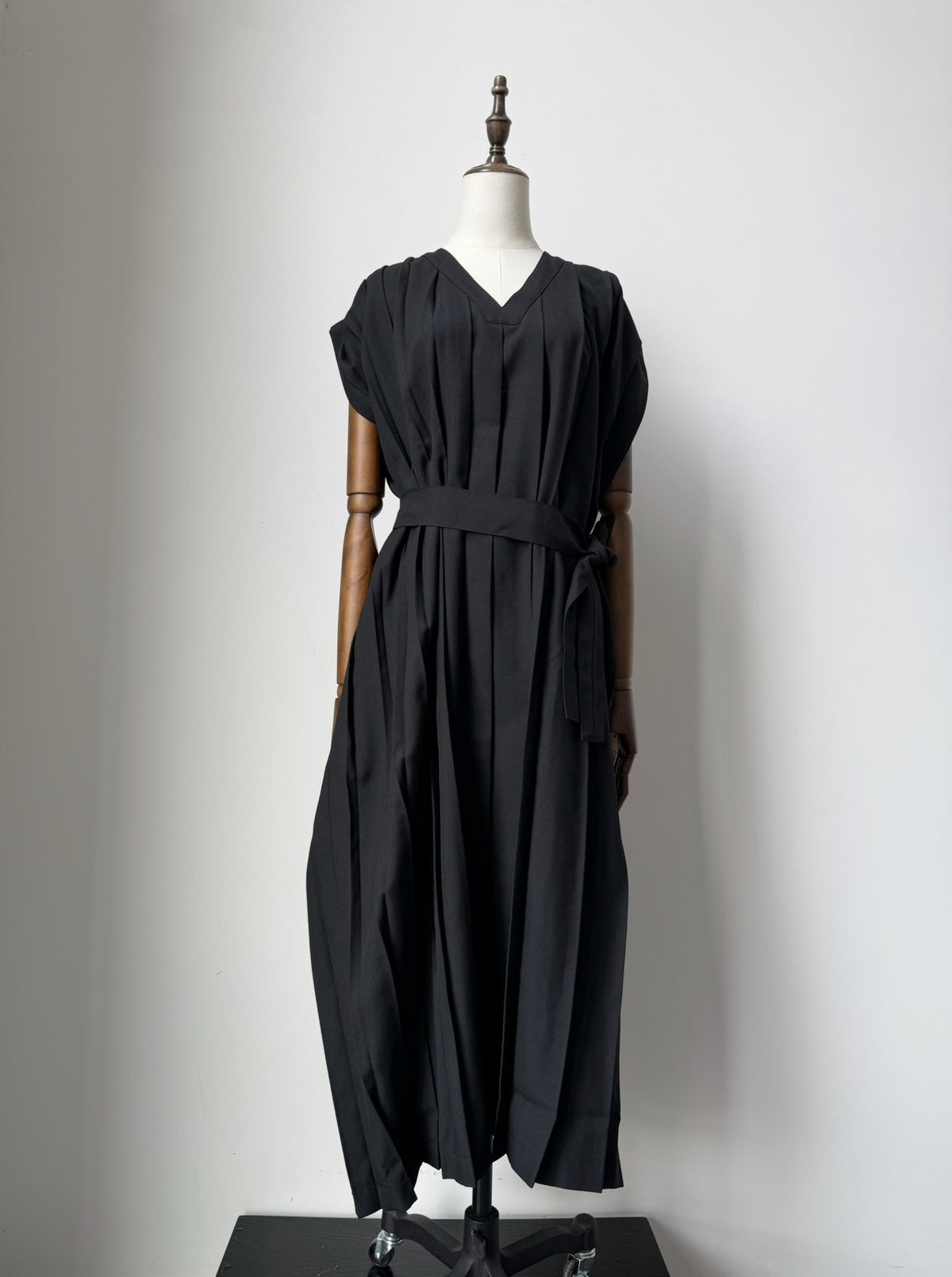 Comme Des Garcons Rei Kawakubo 1985 Paris collection runway-style pleated long robe dress
