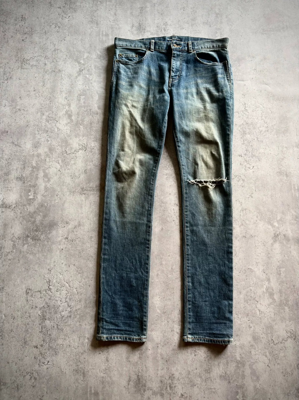 Saint Laurent 17AW Blue Washed Mud-Dyed Single-Knee Knife-Cut Jeans by Anthony Vaccarello