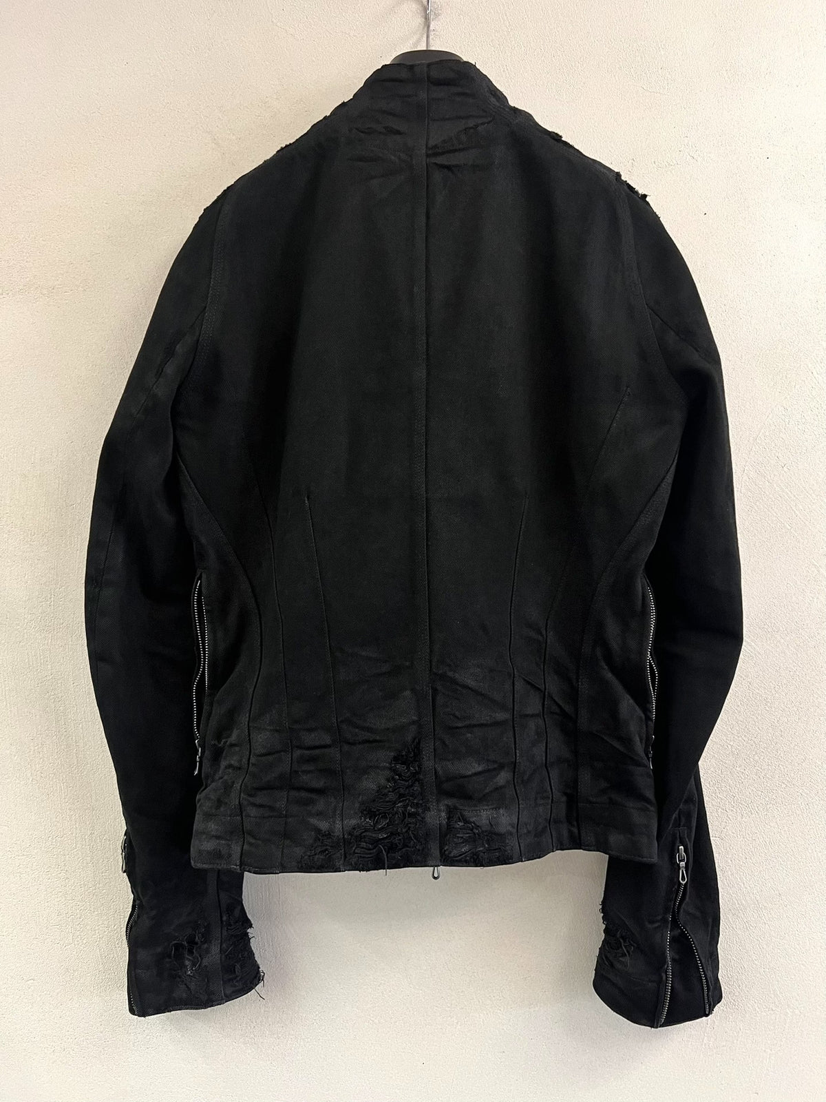 Julius_7 Brushed Wax-Coated Distressed Denim Jacket