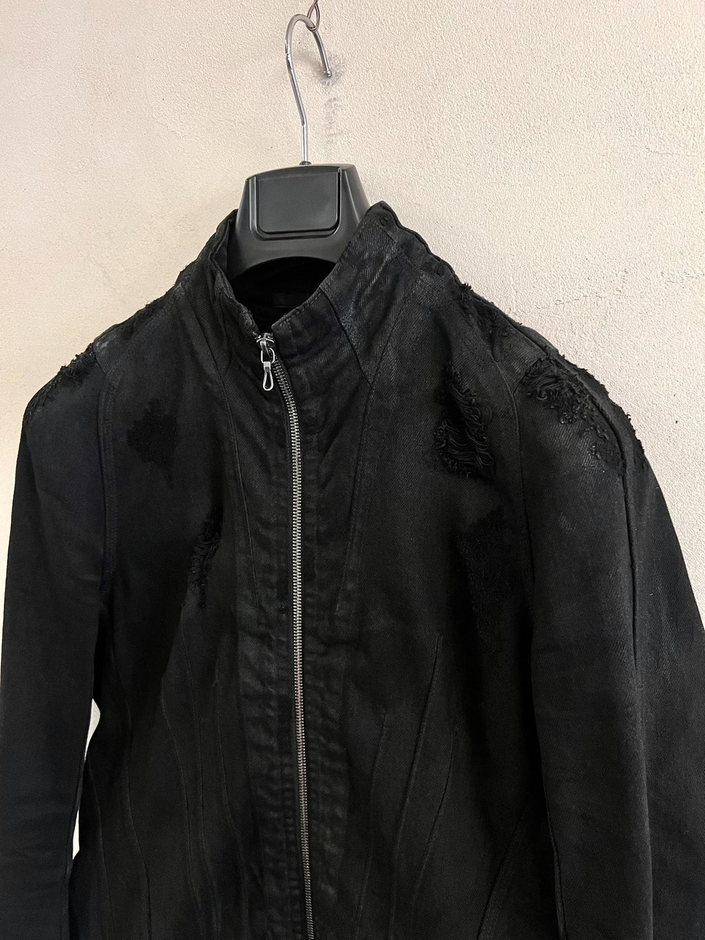 Julius_7 Brushed Wax-Coated Distressed Denim Jacket
