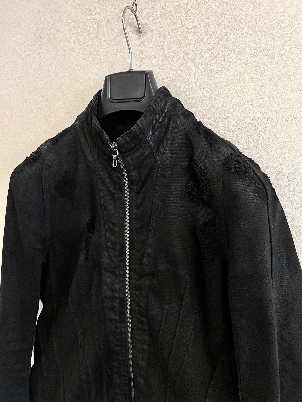 Julius_7 Brushed Wax-Coated Distressed Denim Jacket