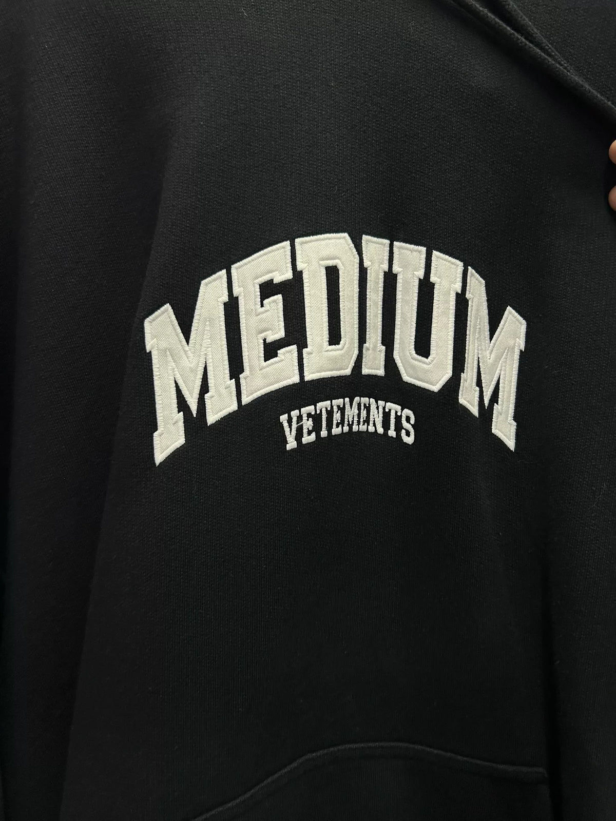 Vetements 24ss MEDIUM logo print hoodie