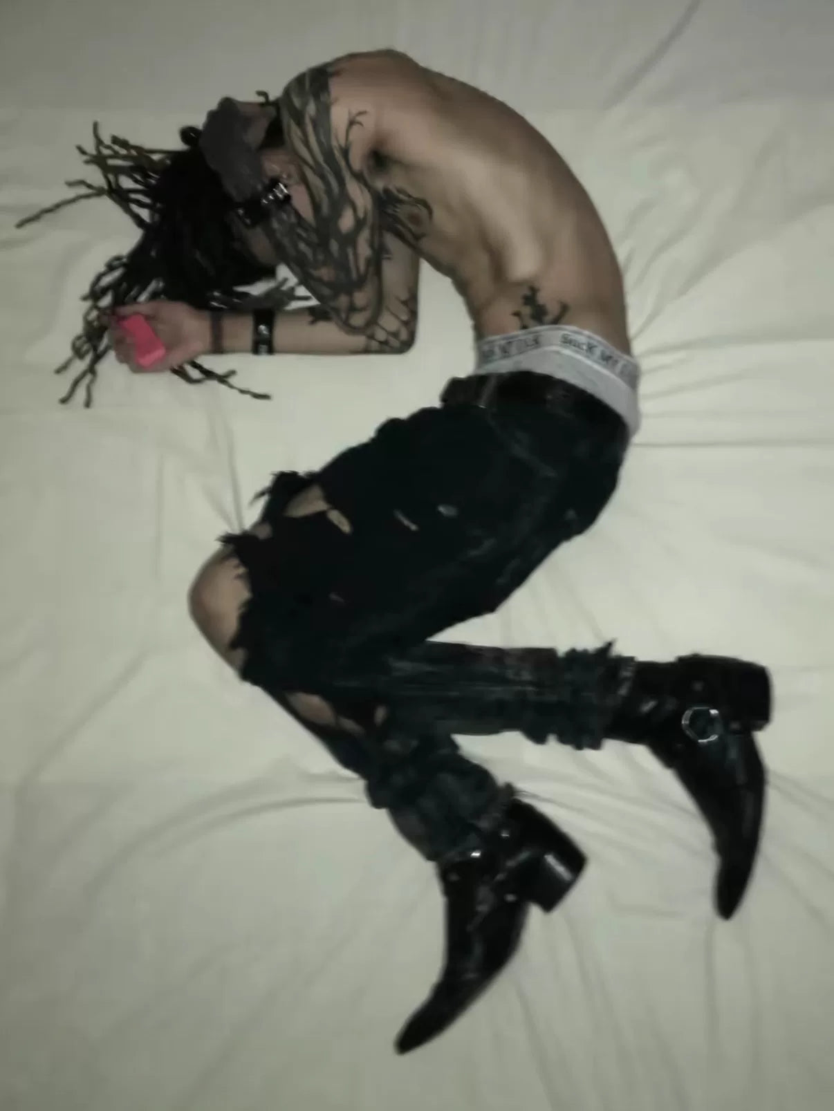 Saint Laurent Slp16fwd02 Black Distressed Jeans