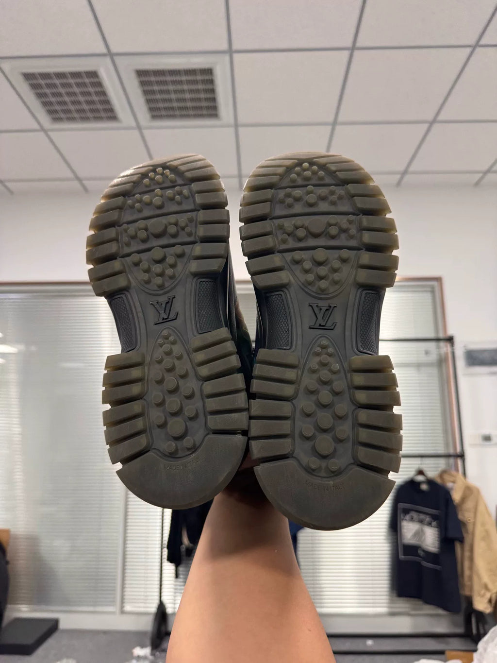 Louis Vuitton RUN AWAY Heat-Sensitive Sneakers