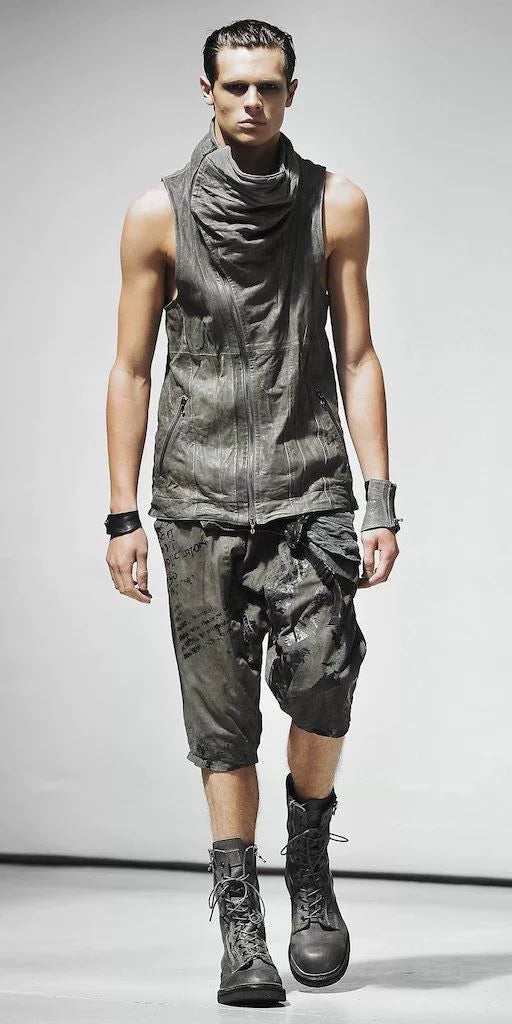 Julius_7 Suede Loose Drop-Crotch Cropped Shorts