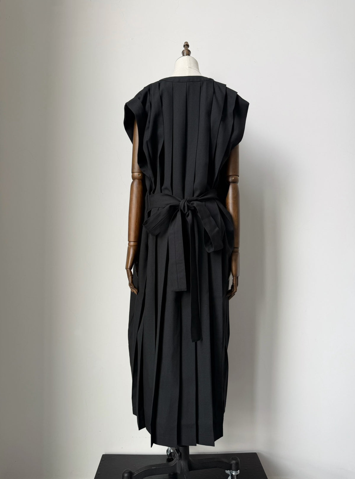 Comme Des Garcons Rei Kawakubo 1985 Paris collection runway-style pleated long robe dress