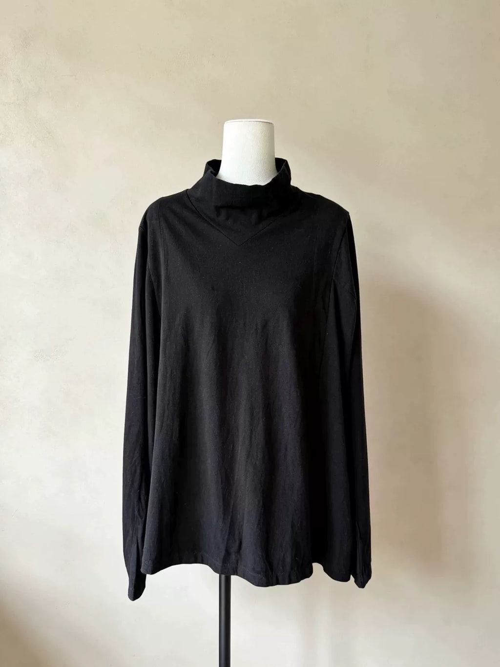 Julius V-Cut Turtleneck Nop Jersey Sweater