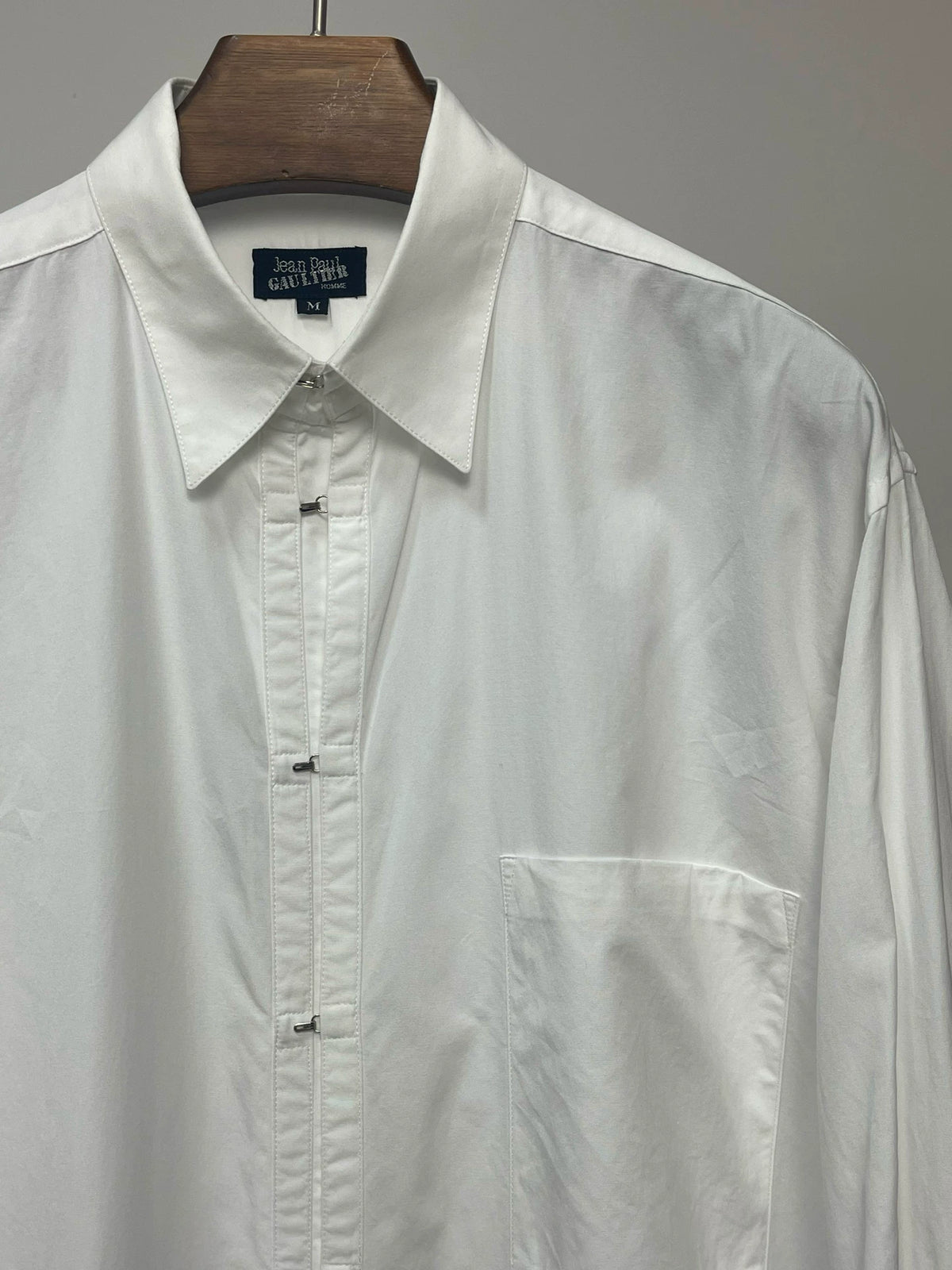 Jean Paul GAULTIER U-shaped button white shirt