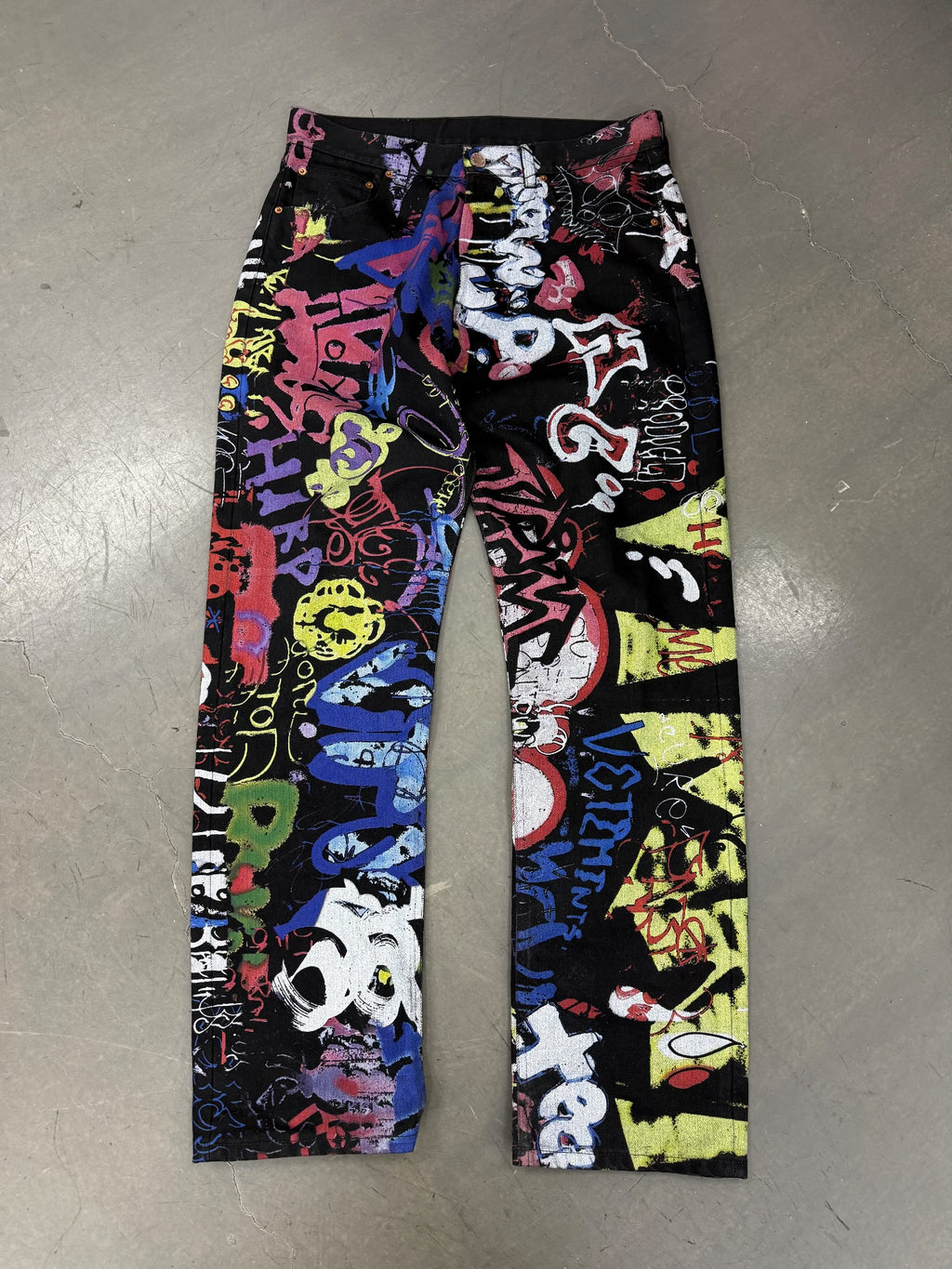 VETEMENTS Rare Graffiti Jeans