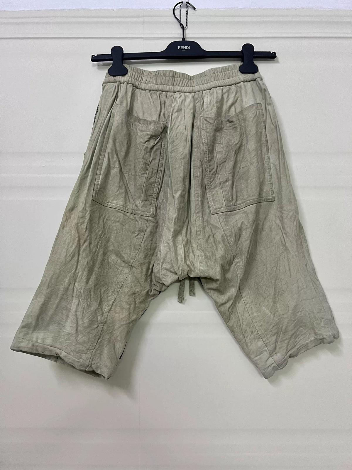 Julius_7 Suede Loose Drop-Crotch Cropped Shorts
