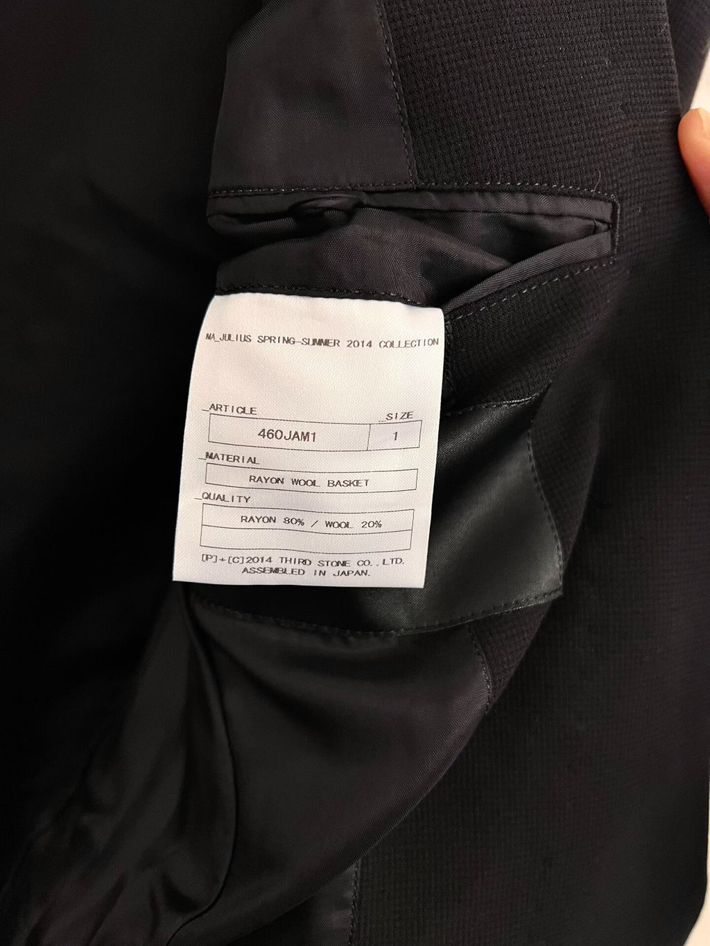 Julius_7 Padded Shoulder Suit Jacket Black Notch Lapel Suit