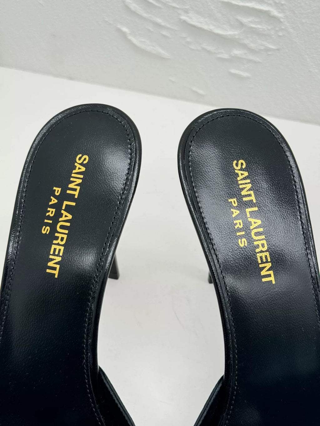 Saint Laurent 2026 Black Gold Logo Pointed-Toe Heels