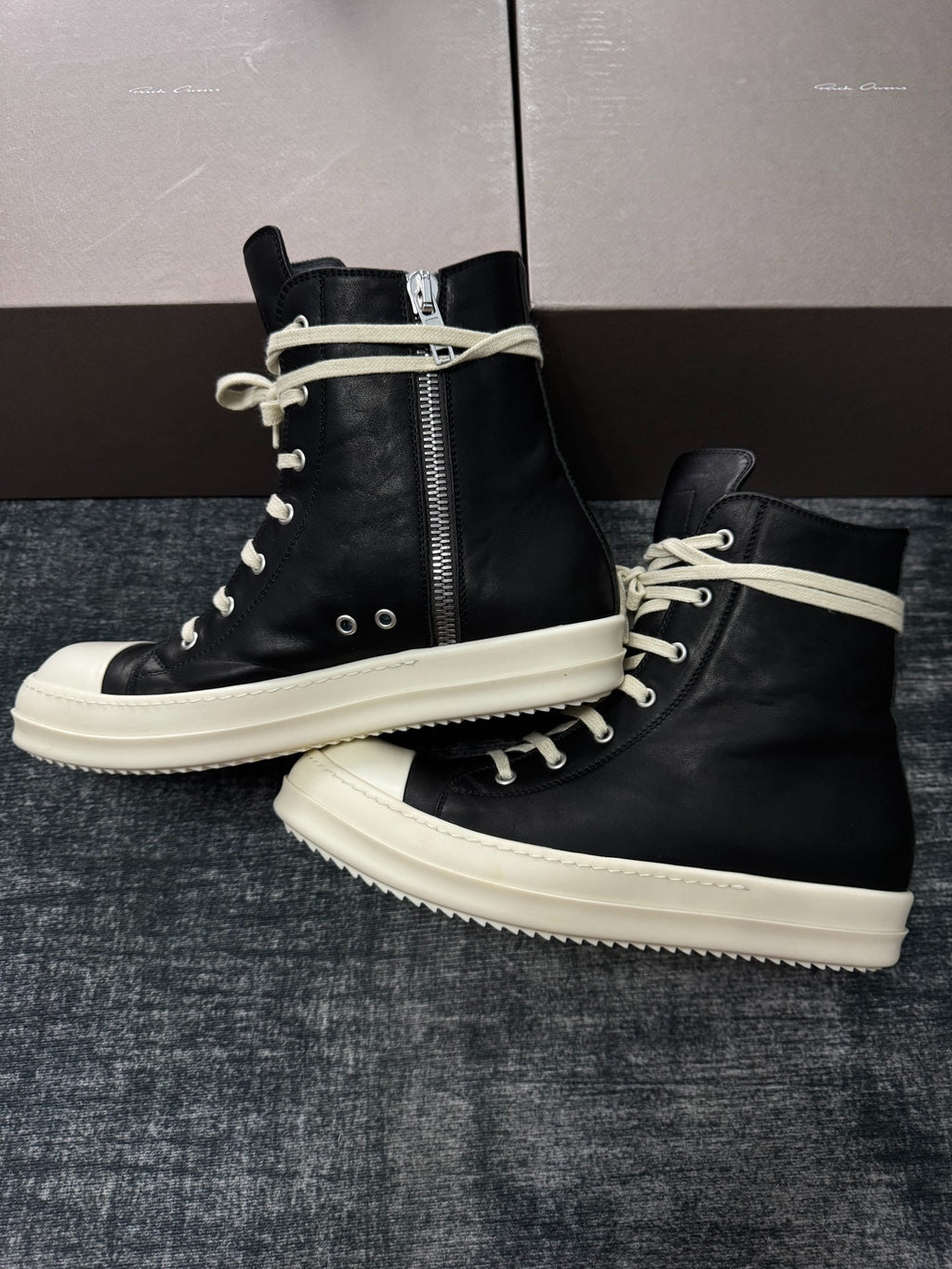 Rick Owens Shorts Leather High-Top Sneakers