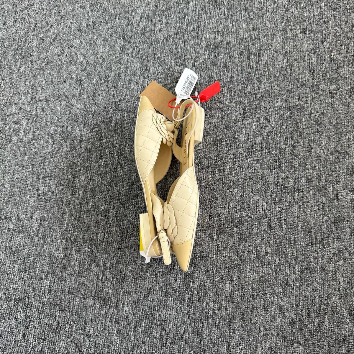 Chanel beige camellia pointed-toe shoes