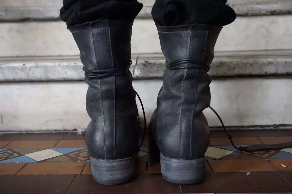 Layer-0 3.0 H 20 B Black Calf Reverse Laced up Blake Boots