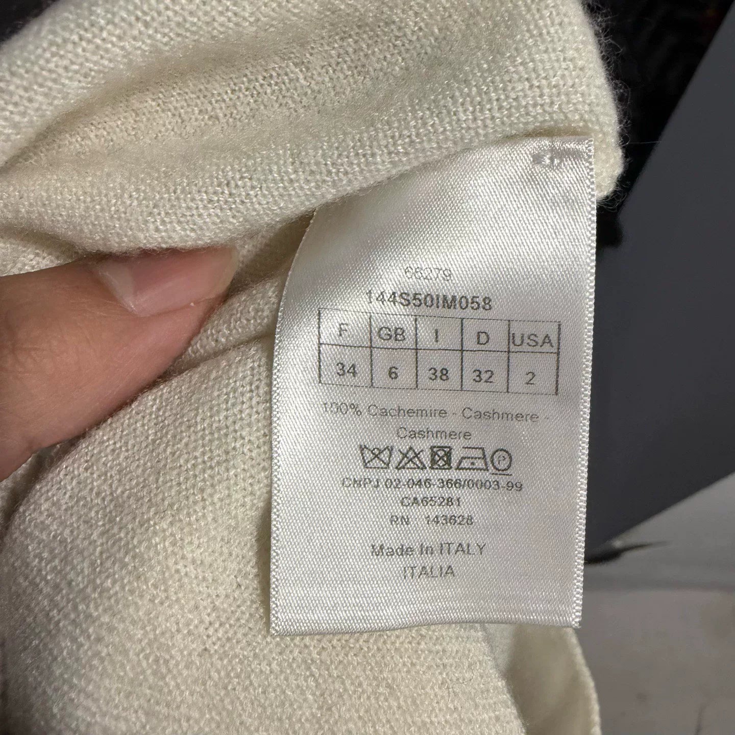 Dior Color-Blocked Dragon Embroidered Cashmere Sweater